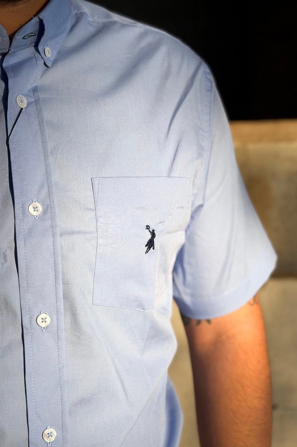 Close da camisa Austin Western manga curta lisa 01