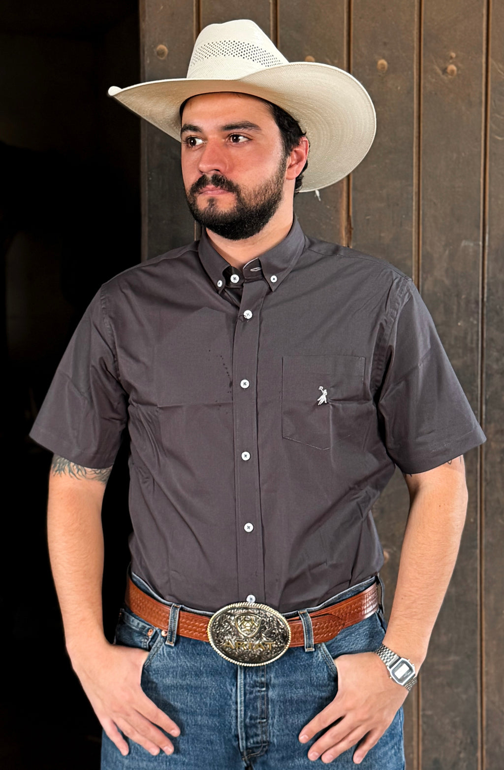 Cowboy vestindo camisa Austin Western manga curta lisa 02