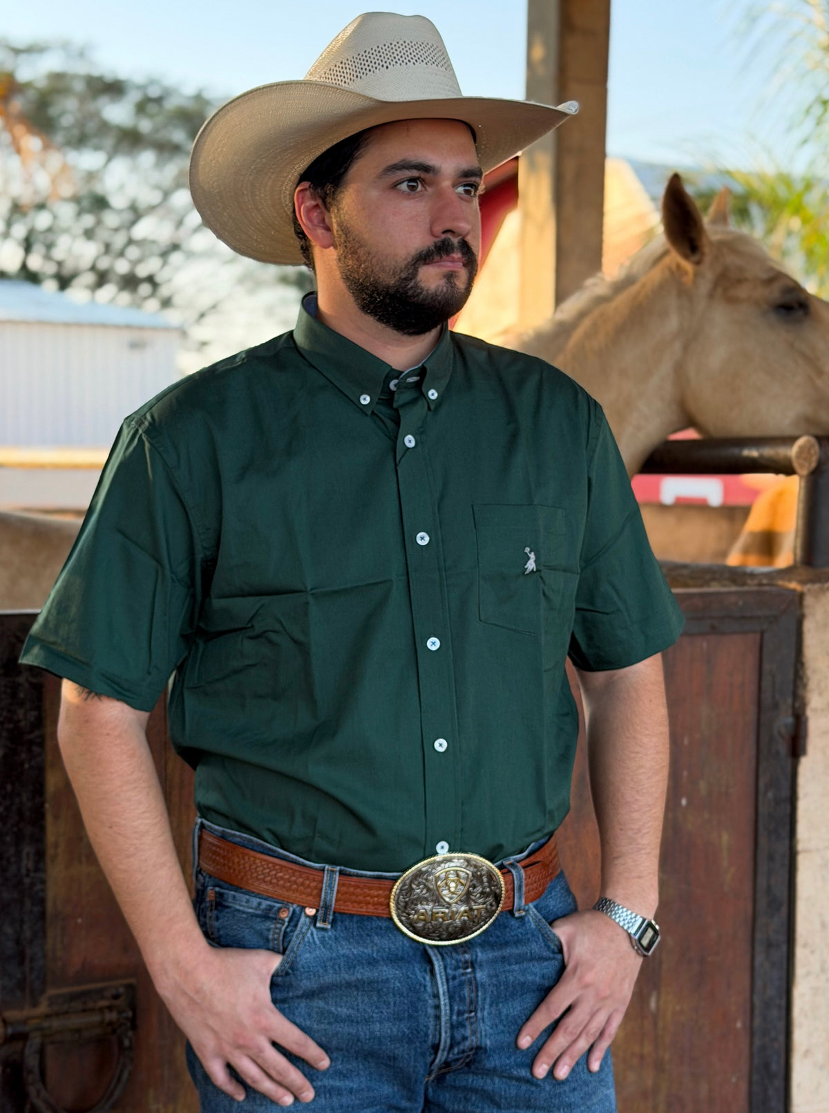Cowboy vestindo camisa Austin Western manga curta lisa 03