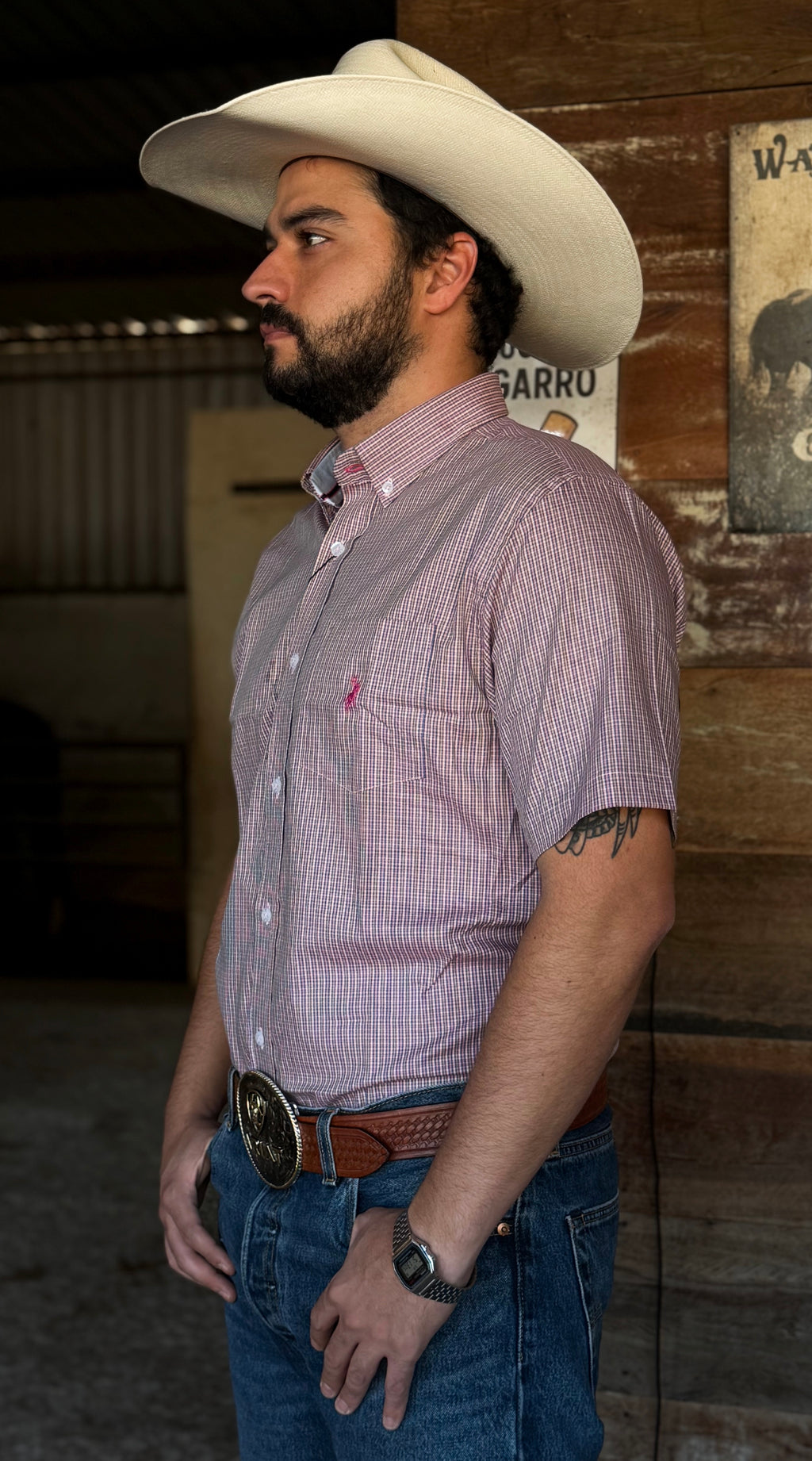 Cowboy vestindo camisa Austin Western Xadrez Manga curta 03
