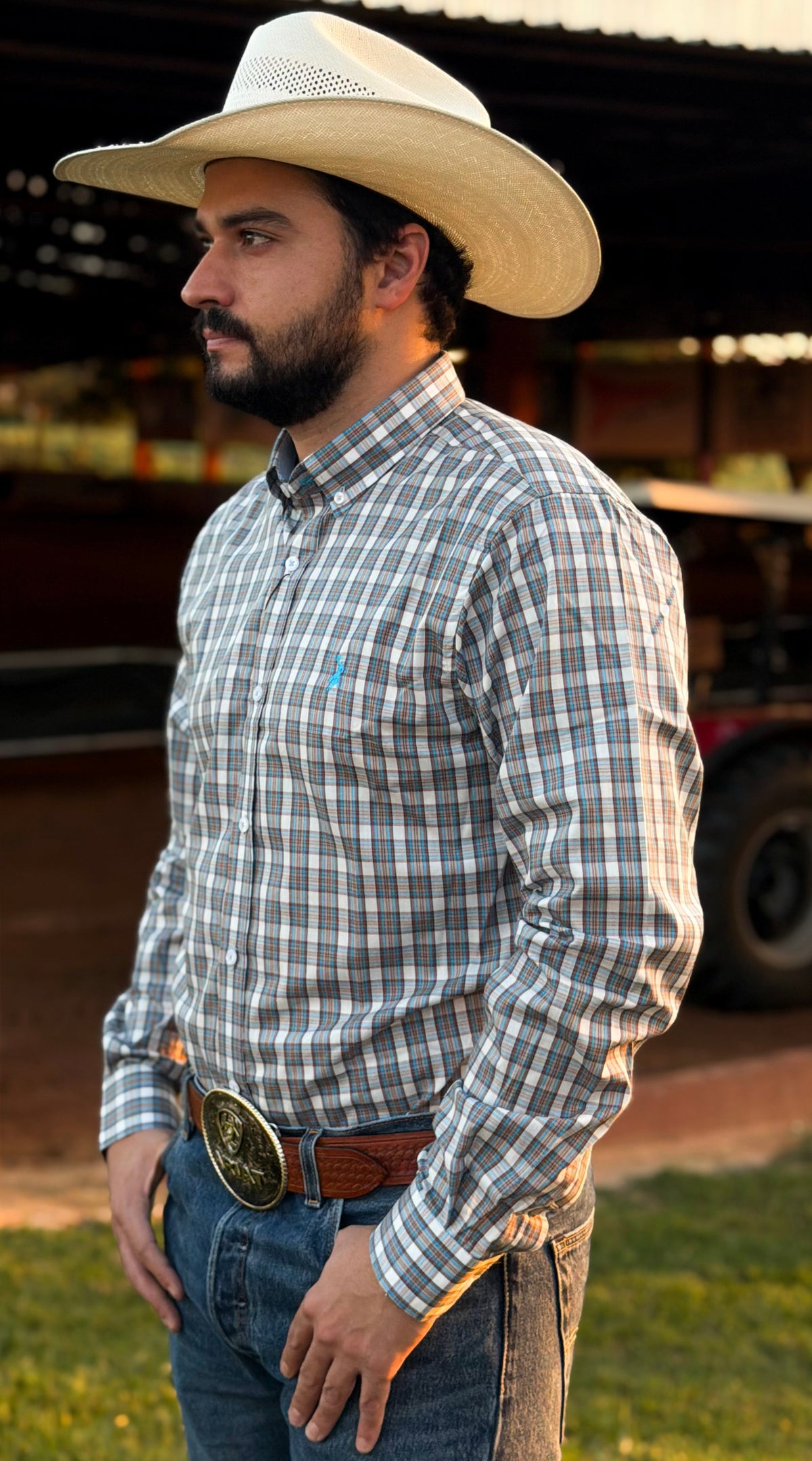 Cowboy vestindo camisa Austin Western manga longa xadrez 02