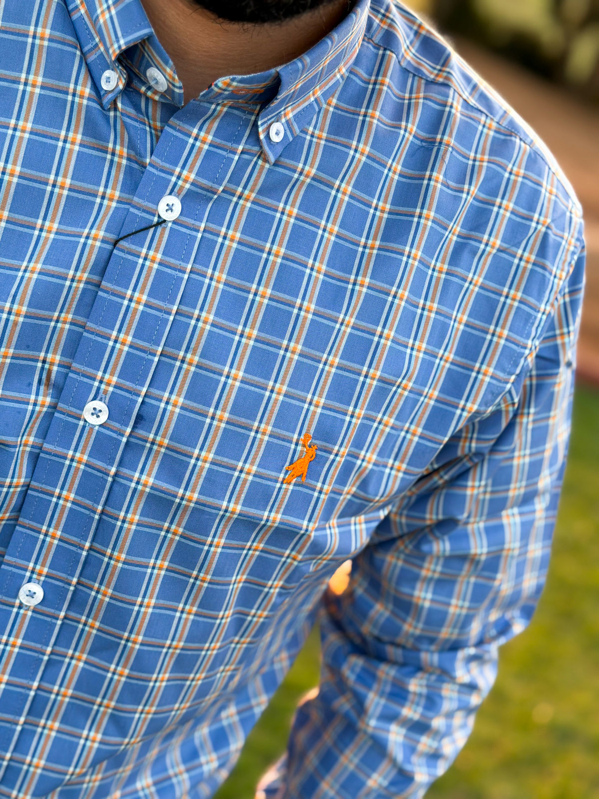 Close da camisa Austin Western manga longa xadrez 03