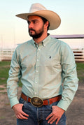 Cowboy vestindo camisa Austin Western manga longa xadrez 04
