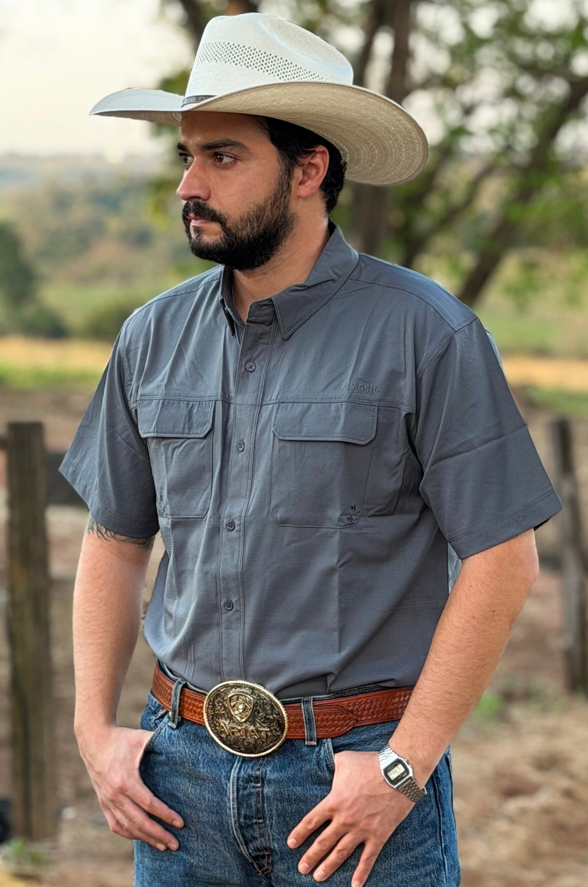 Cowboy vestindo camisa Classic 03