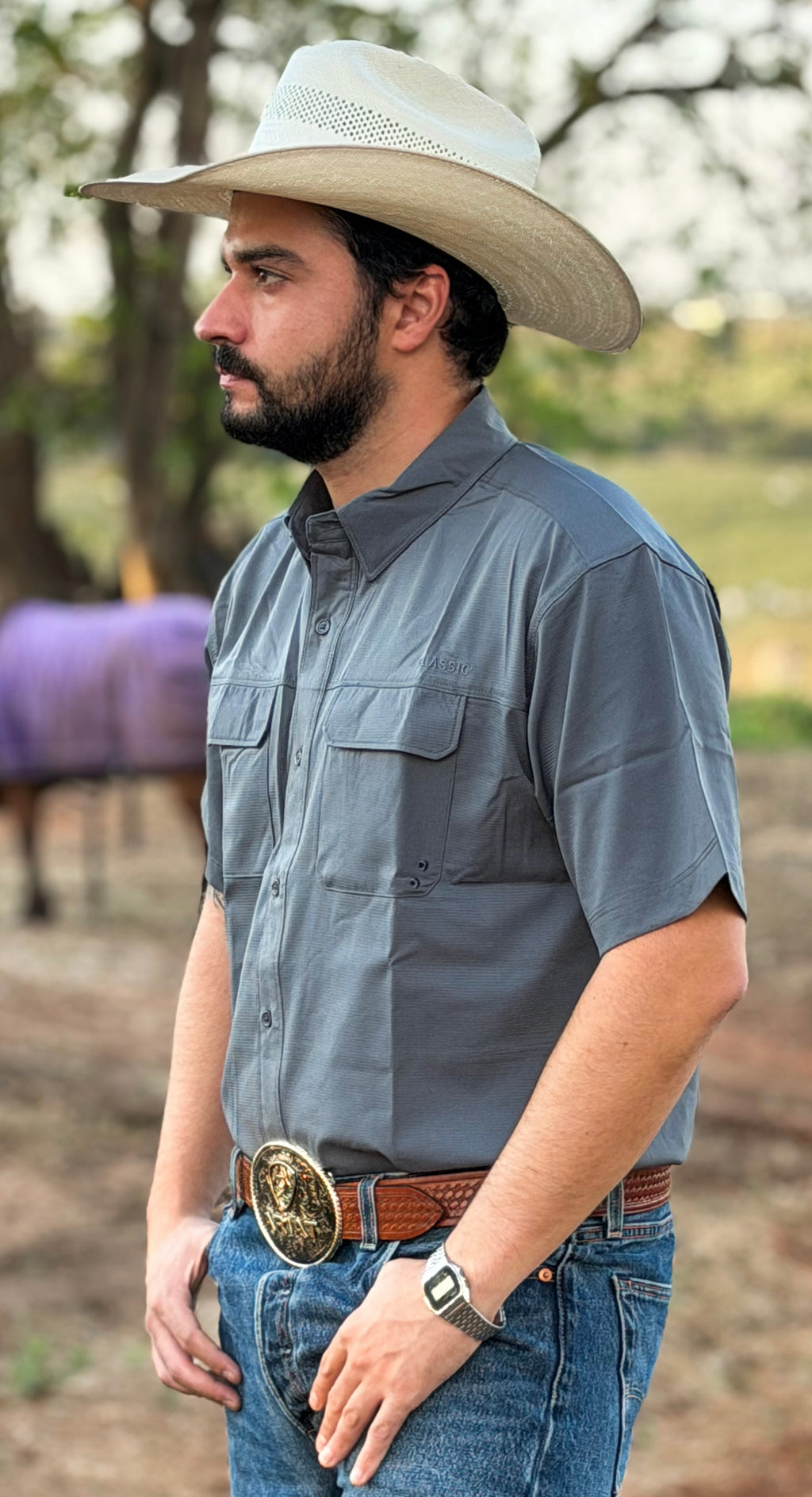 Cowboy vestindo camisa Classic 03