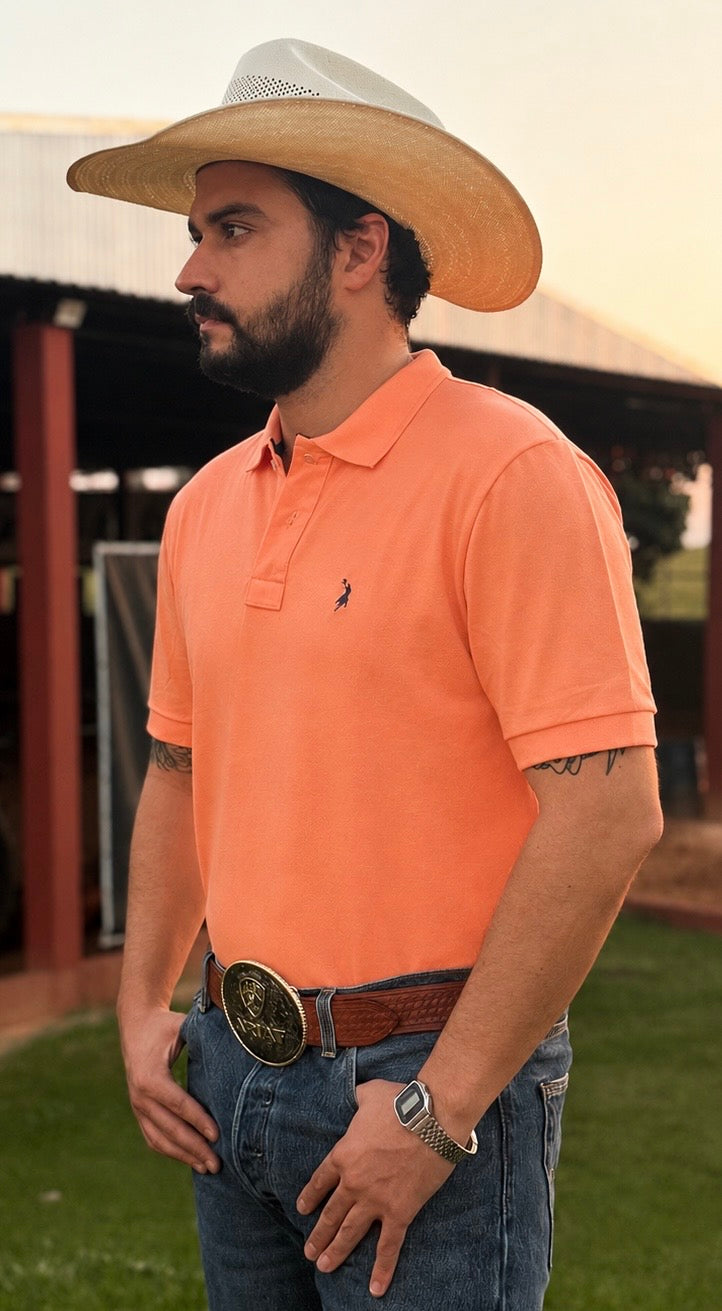 Cowboy vestindo polo Austin Western 01