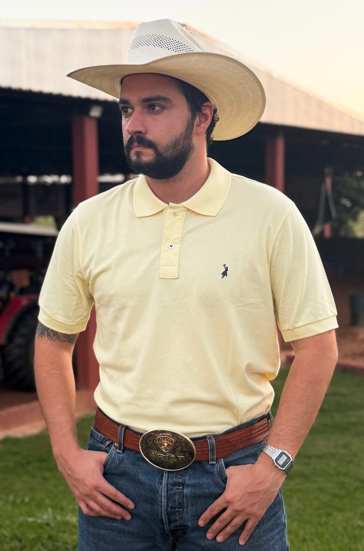 Cowboy vestindo polo Austin Western 02