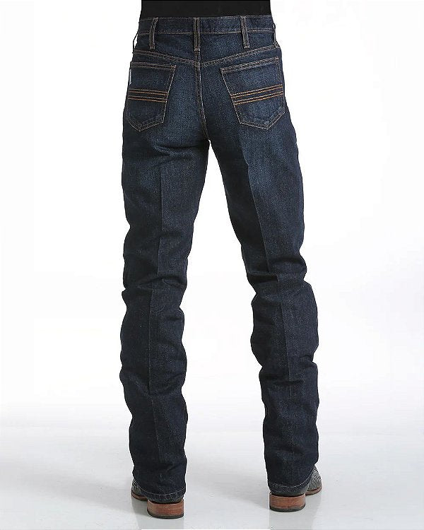 Parte traseira da Calça Jeans Masculina Cinch Silver Label Escura.