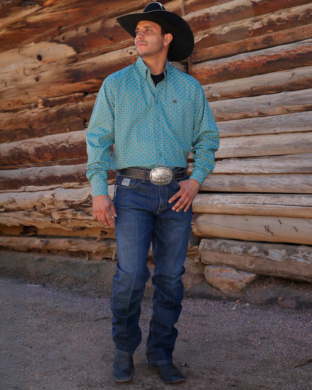 Cowboy usando Cinch Silver Label Escura