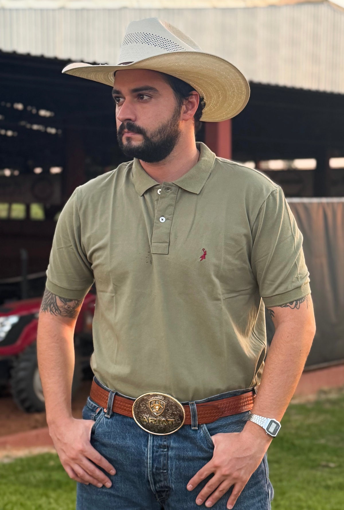 Cowboy vestindo polo Austin Western 03