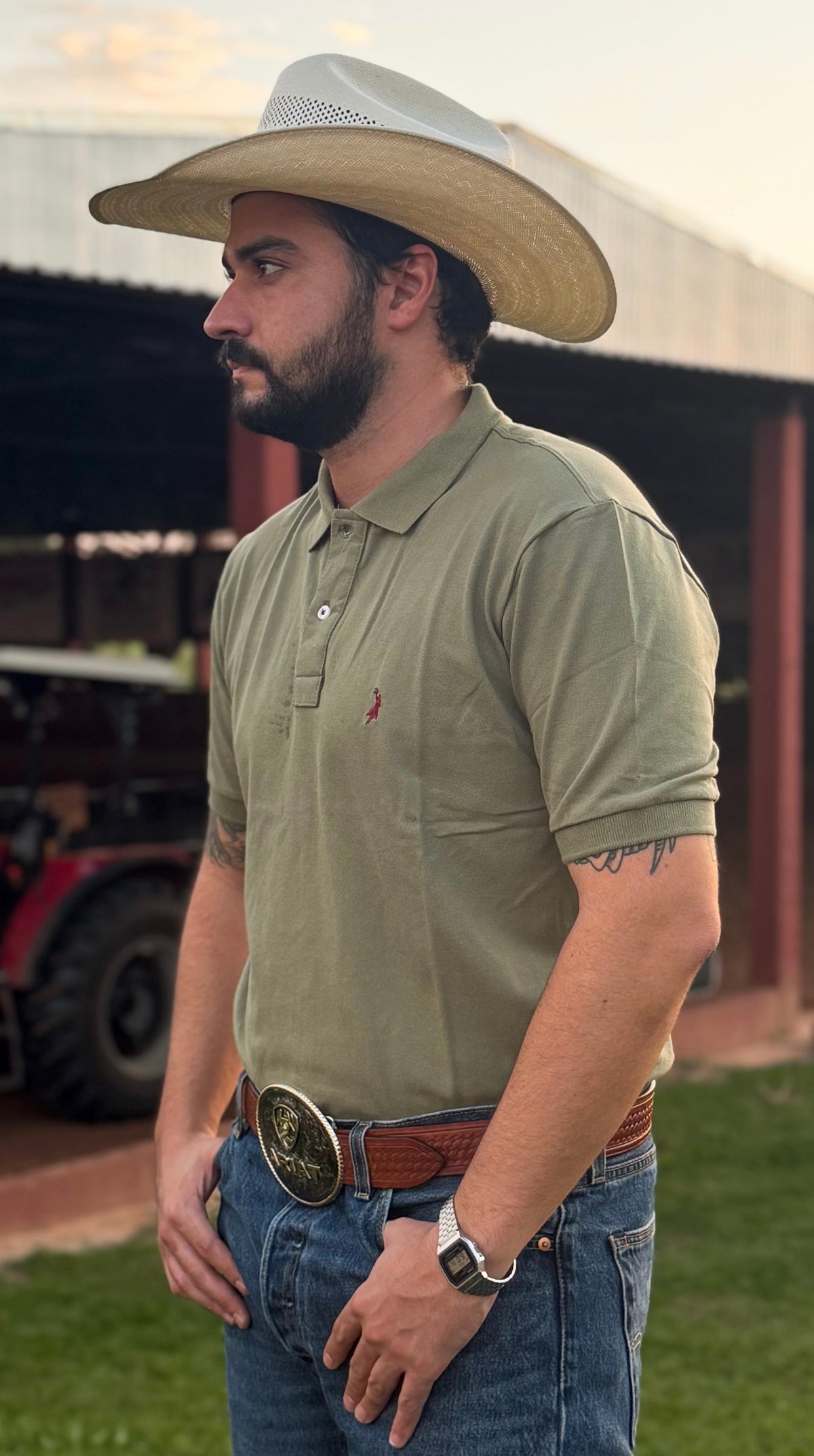 Cowboy vestindo polo Austin Western 03